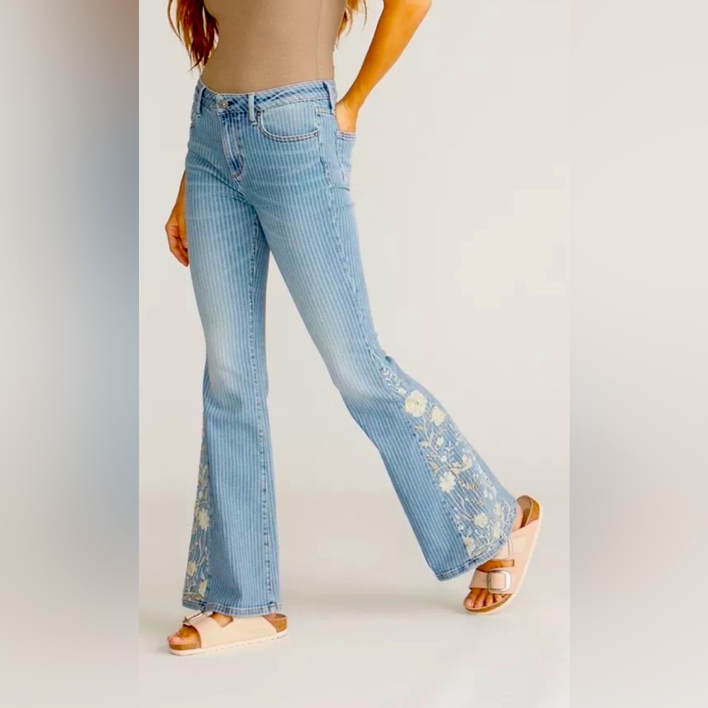 Driftwood Farrah Embroidered  striped Jeans size 31